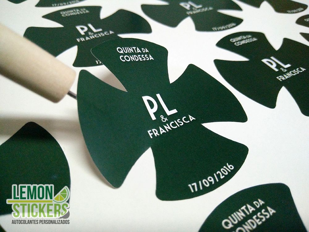 Autocolantes em vinil verde escuro com forma de cruz para casamento